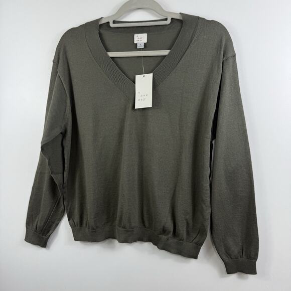 A New Day New Olive Green V Neck Pullover Sweater Small Lightweight Gorpcore - Picture 7 of 9